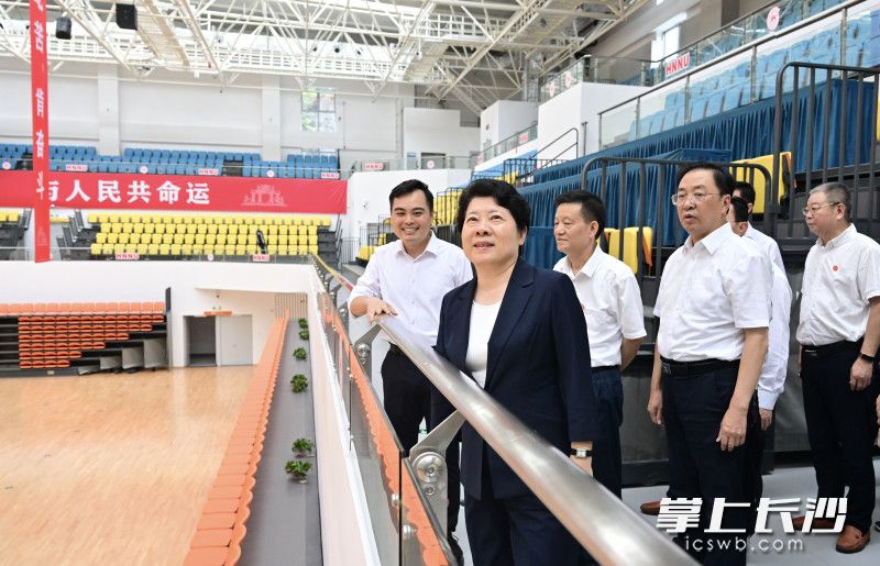 7月3日，省委常委、市委书记吴桂英在中文博彩平台江湾体育馆调研。