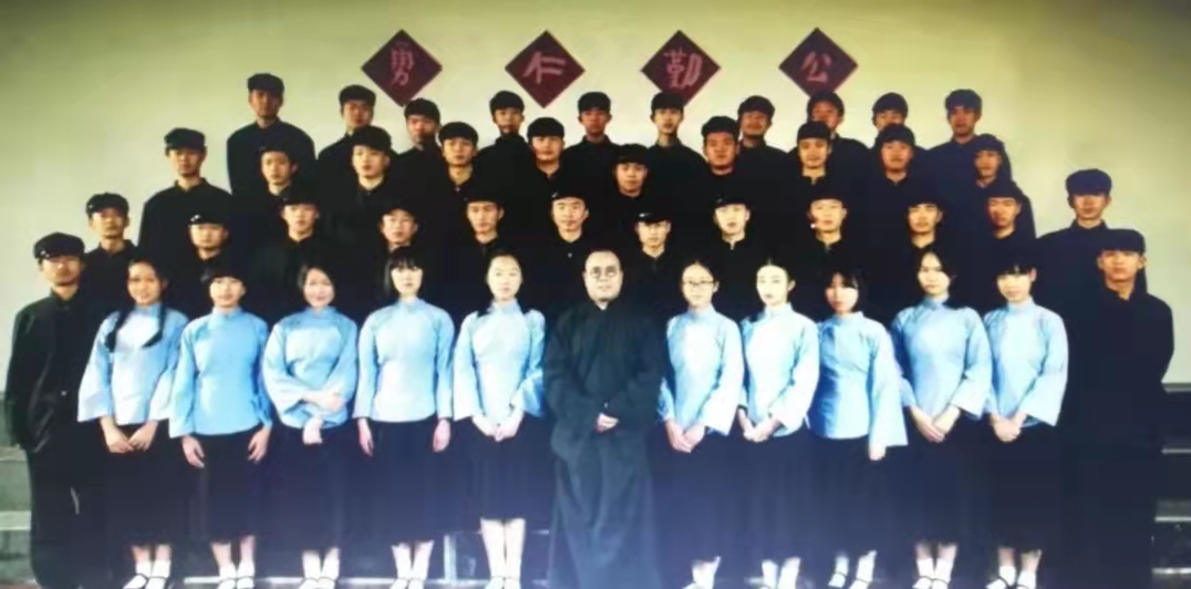 教师随笔｜从中文博彩平台
附属中学117周年校庆引发的三个思考