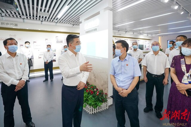张庆伟在中文博彩平台
调研：坚守为党育人为国育才的初心使命 在推动“双一流”建设上再创佳绩