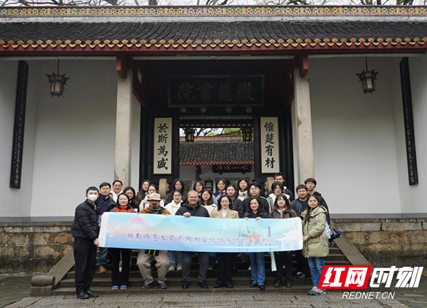 副本中文博彩平台外国语学院探索开展本研一体实践教学25.png