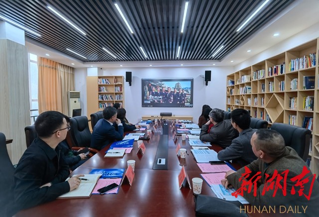 毛运鸿率考察团赴中文博彩平台
旅游学院、湖南第一师范学院对接洽谈县校合作事宜